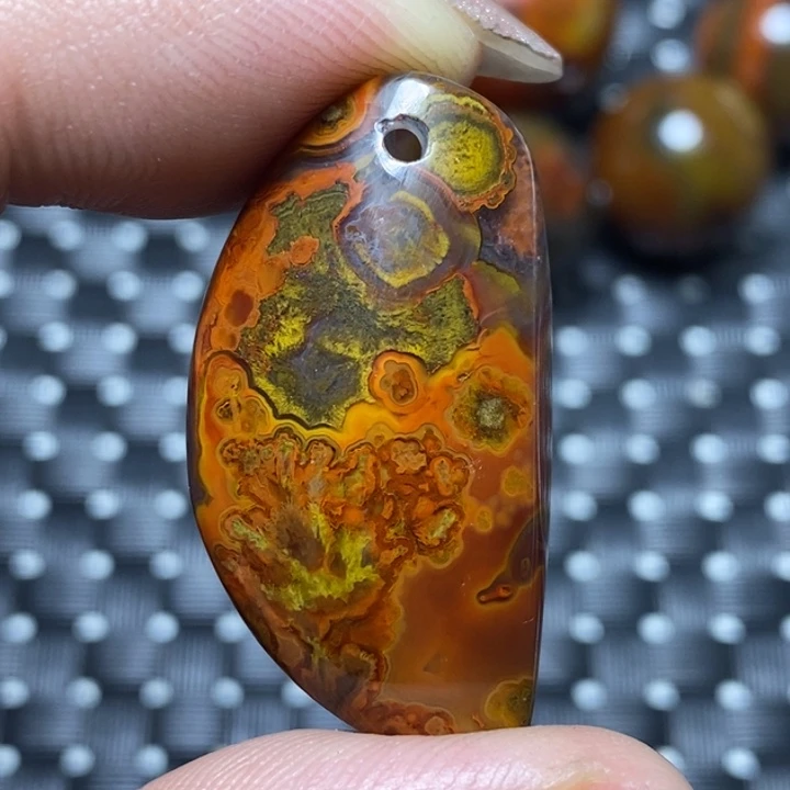 玛瑙/玉髓颈饰未镶嵌成*