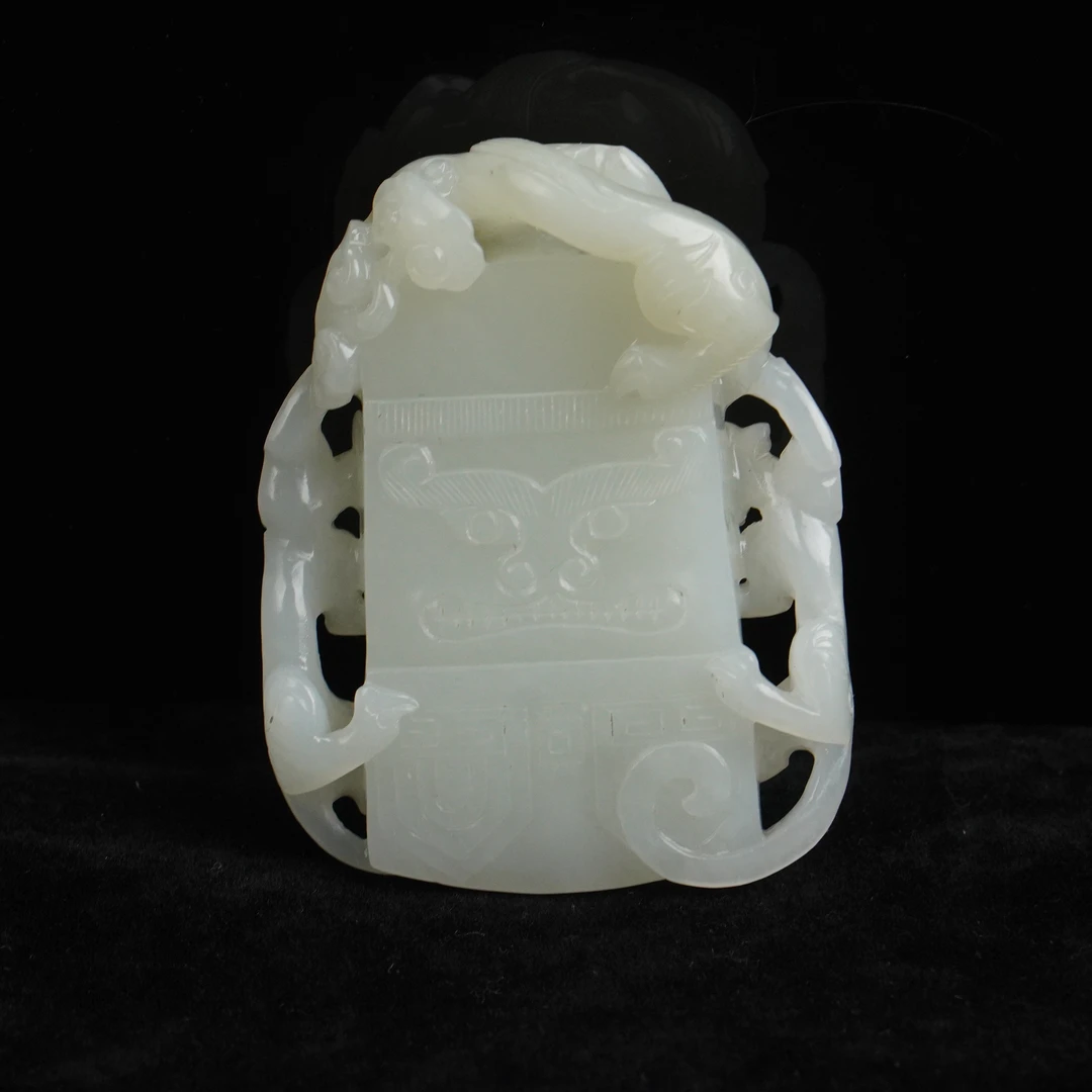 【清】白玉府上有龙佩（高7.5cm宽6cm重91g）