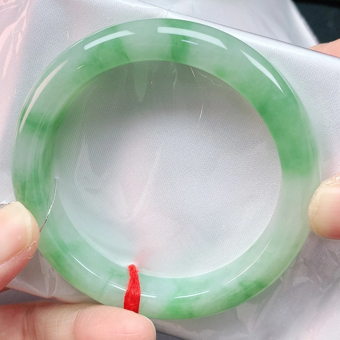 翡翠手镯未镶嵌54圈