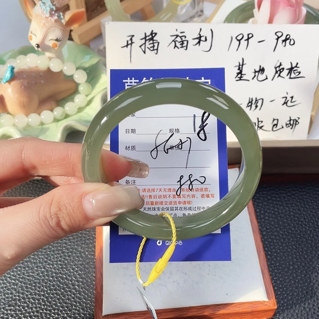 和田玉未镶嵌手镯