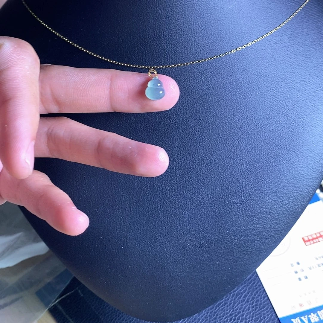 颈饰18K金镶嵌翡翠