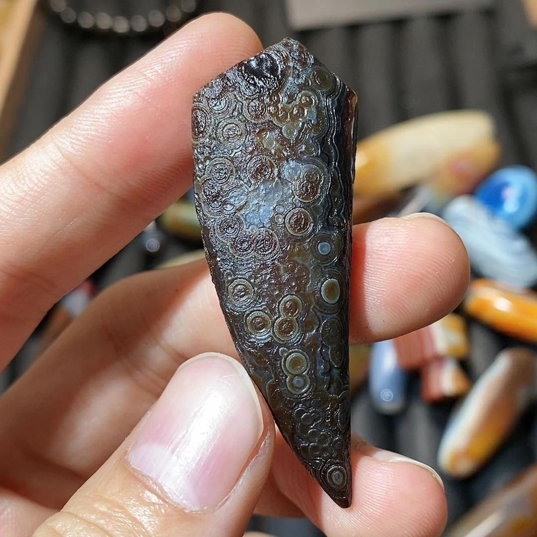 玛瑙/玉髓颈饰未镶嵌鸿****?