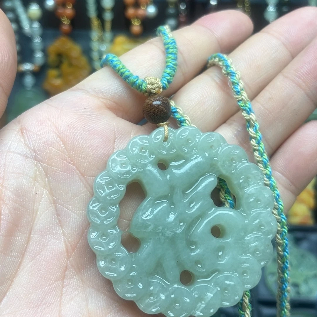 未镶嵌蛇纹石玉颈饰