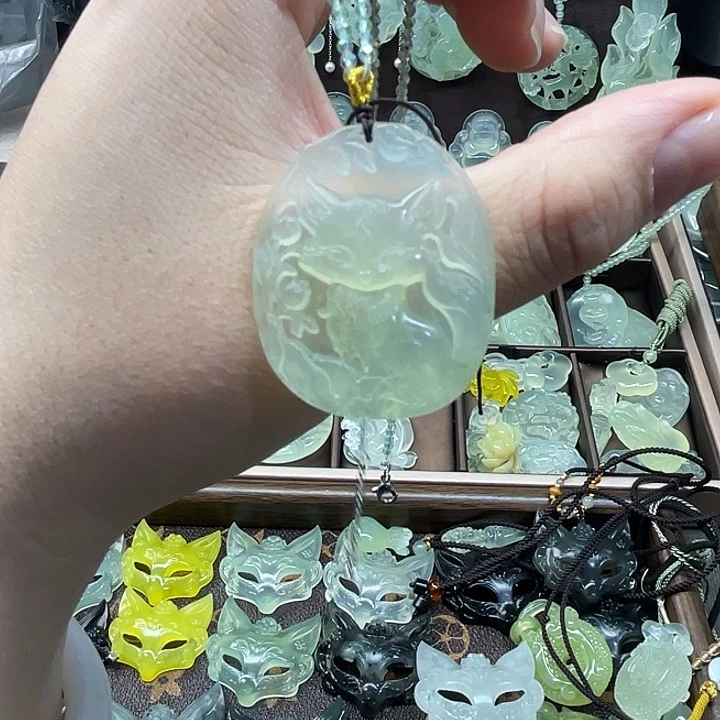 岫玉未镶嵌吊坠(赠链)