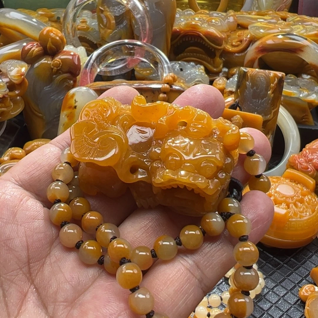 颈饰未镶嵌石英质玉