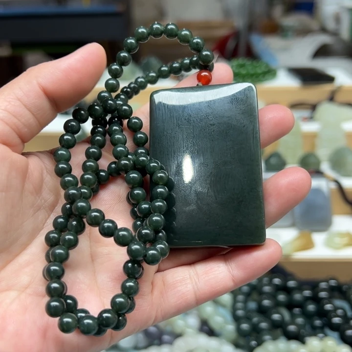 清***修和田玉未镶嵌颈饰