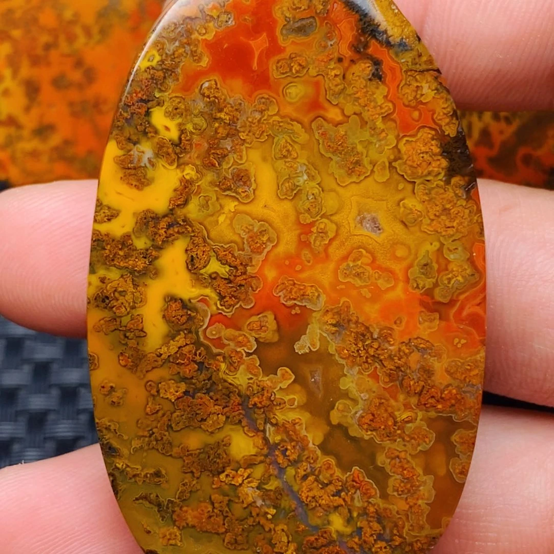 玛瑙/玉髓颈饰未镶嵌梨****易