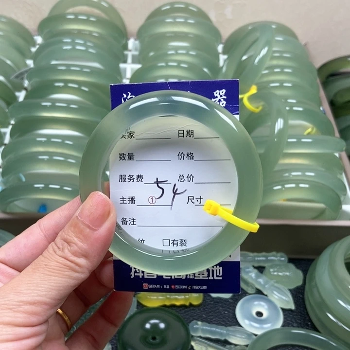 未镶嵌蛇纹石玉手镯两***朵