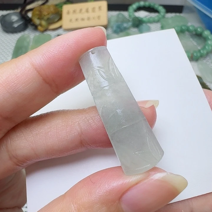 定制翡翠未镶嵌挂件