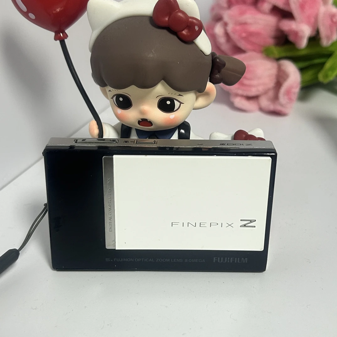 z100fd，800万像素，5倍光学变焦，屏幕小瑕疵亮斑，出片正常，新41