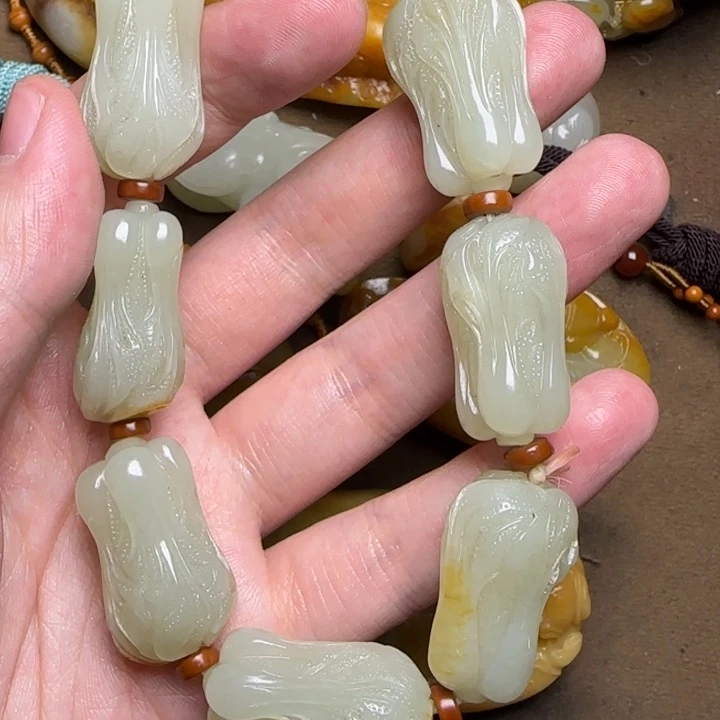 梁****和田玉未镶嵌挂件