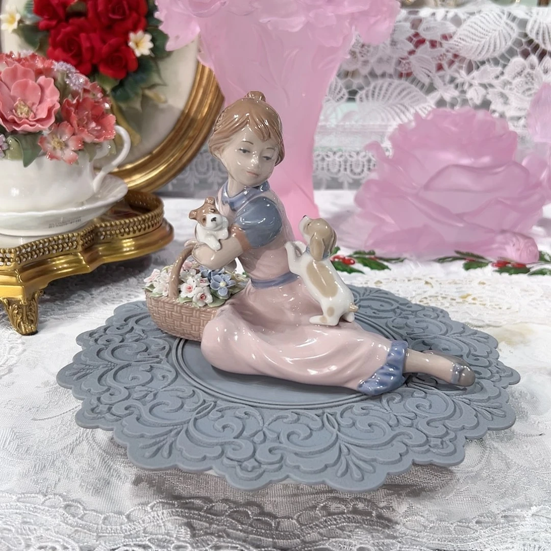陶瓷0277福利逗狗女孩摆件