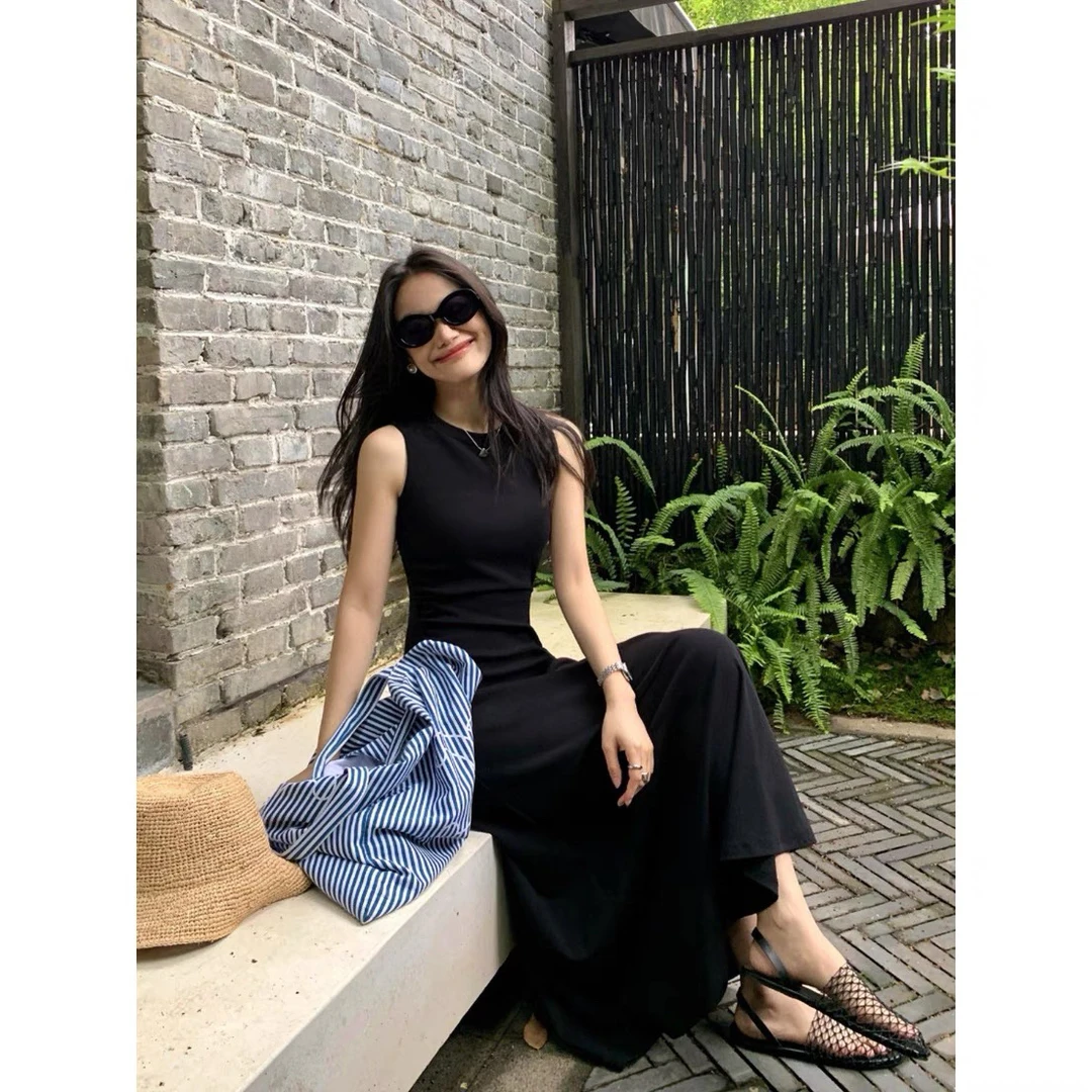 显瘦设计感收腰纯色连衣裙