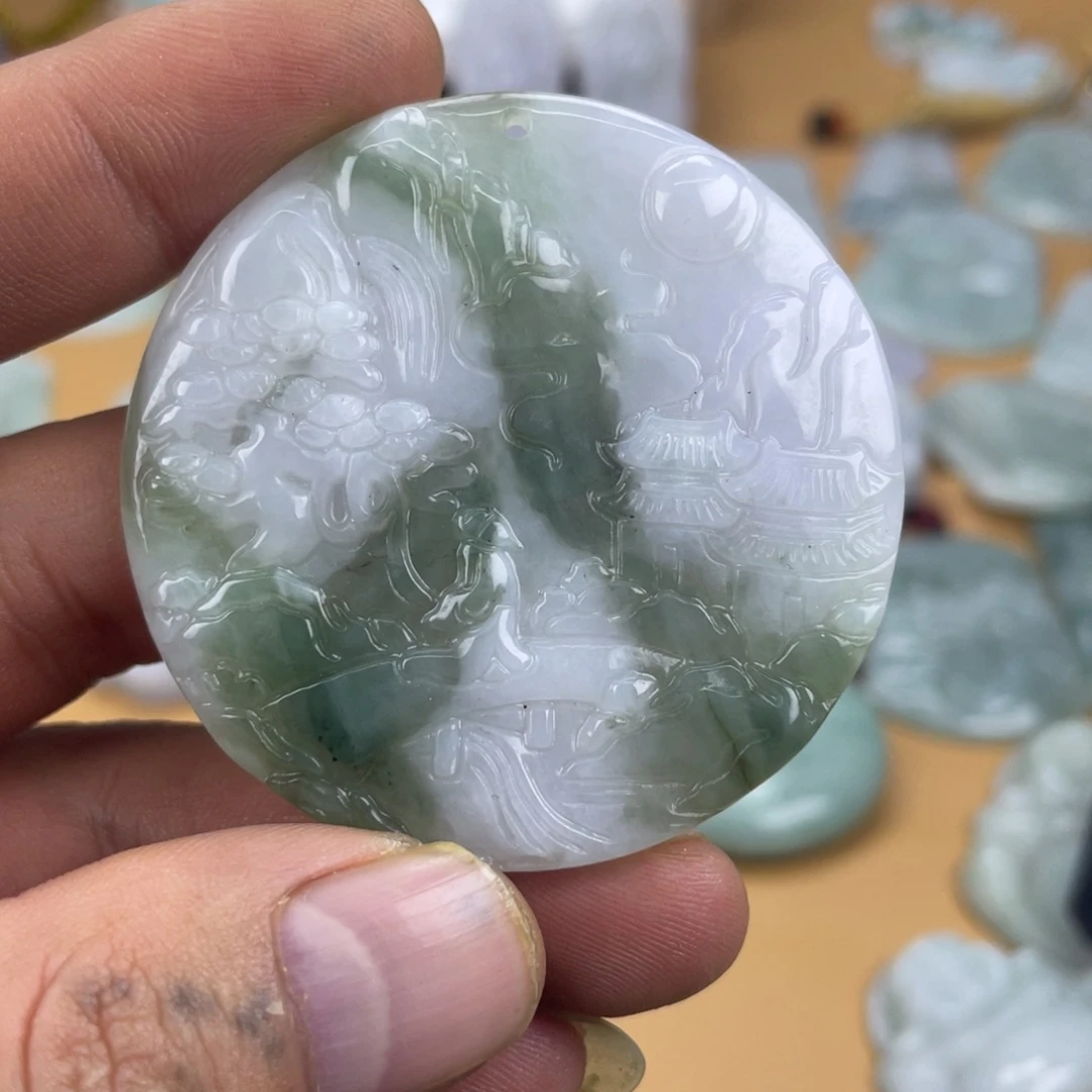 翡翠未镶嵌颈饰山水牌