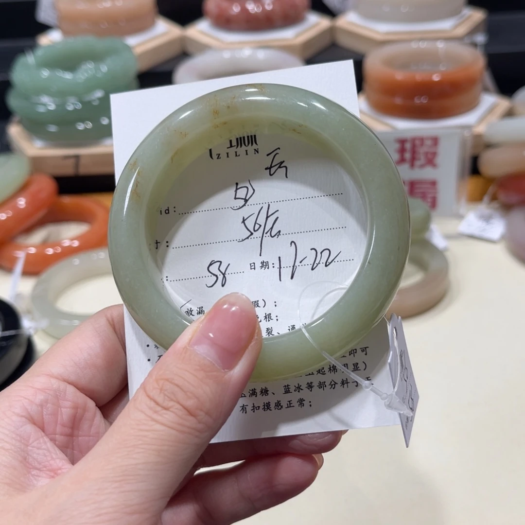 未镶嵌手镯石英质玉