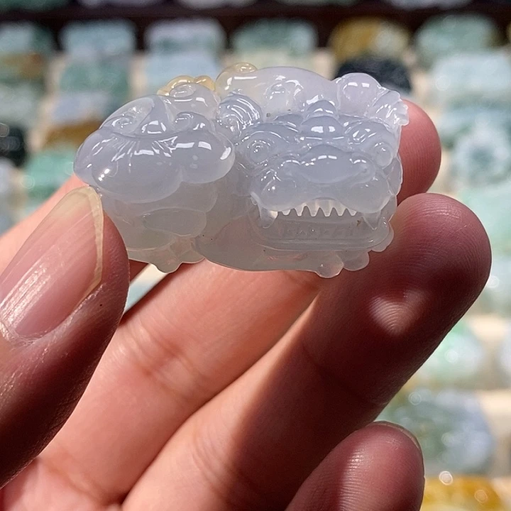 翡翠未镶嵌颈饰貔貅