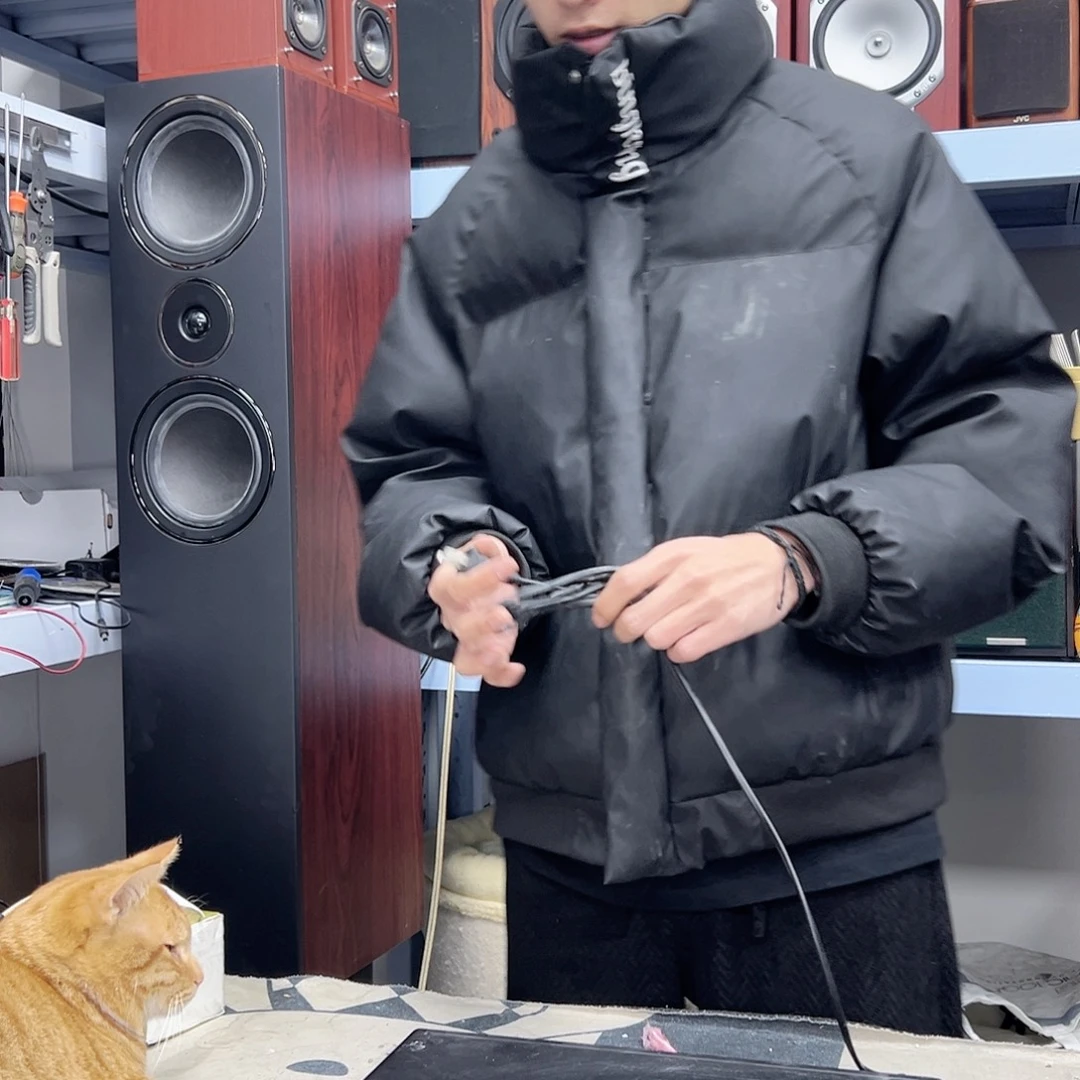 8新飞利浦DVD一台，只保证通电