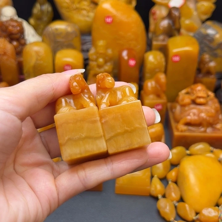 大***衣寿山石印石题材：工艺品