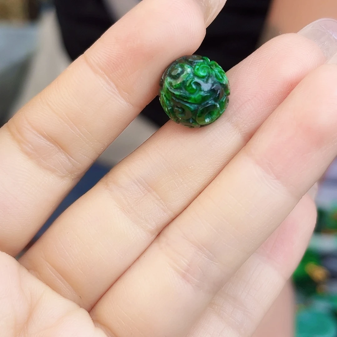 翡翠未镶嵌颈饰多样性