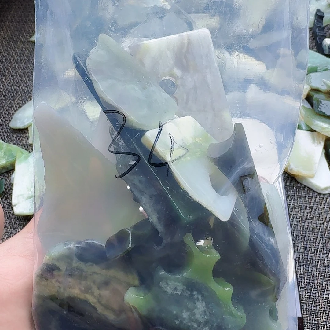 和田玉未镶嵌珠宝半成品