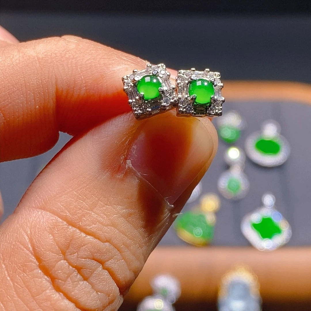 翡翠耳饰未镶嵌