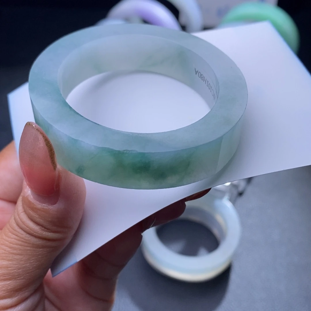 定制翡翠未镶嵌翡翠手镯