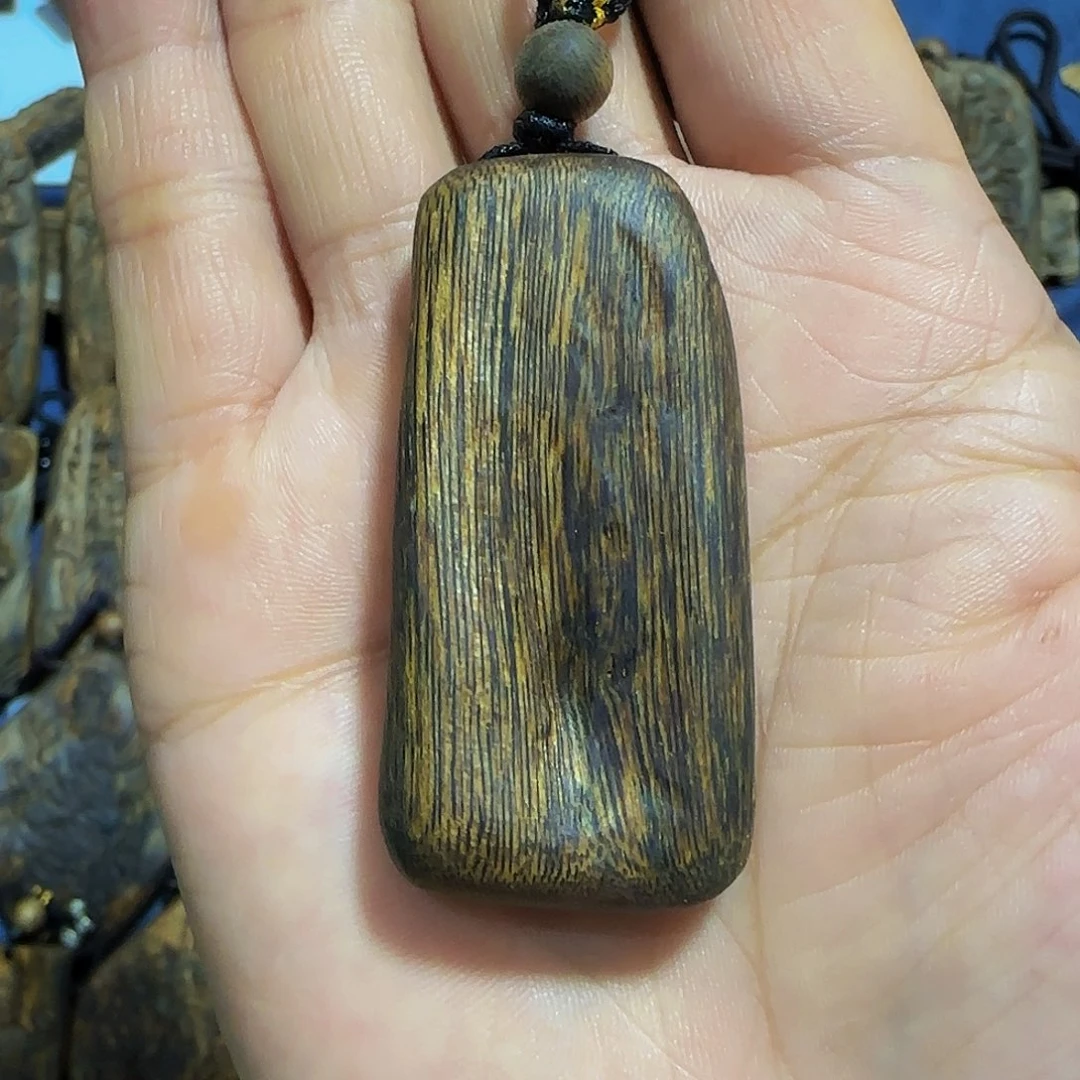 沉香沉香碎屑海南白奇乌身天然虫漏瘤疤10.4带绳