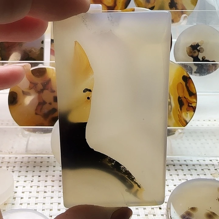 玛瑙/玉髓未镶嵌珠宝奇石