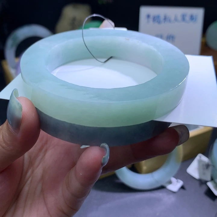 定制翡翠未镶嵌翡翠手镯