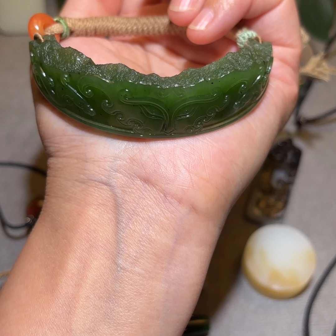 金***果和田玉未镶嵌颈饰
