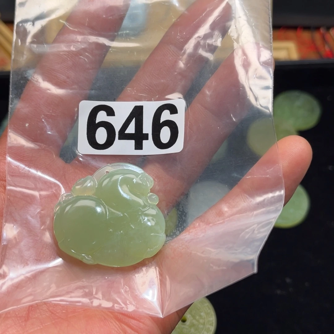 蛇纹石玉颈饰合金橘****。