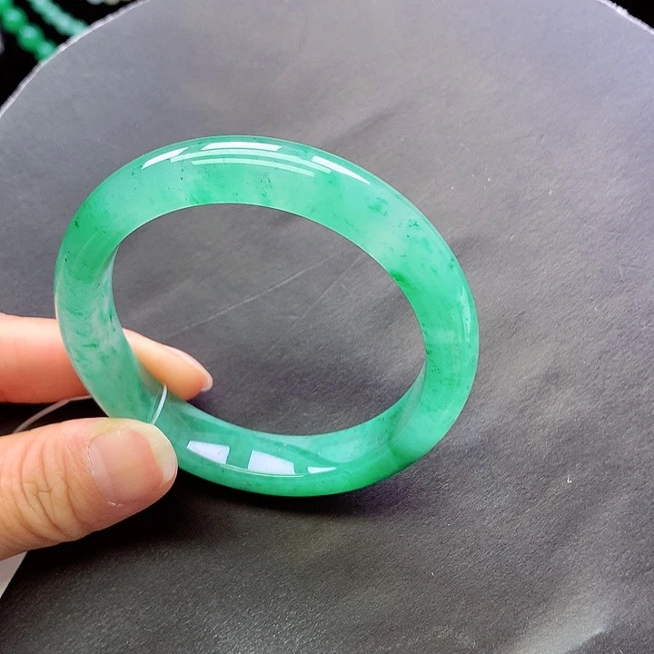 未镶嵌手镯石英质玉