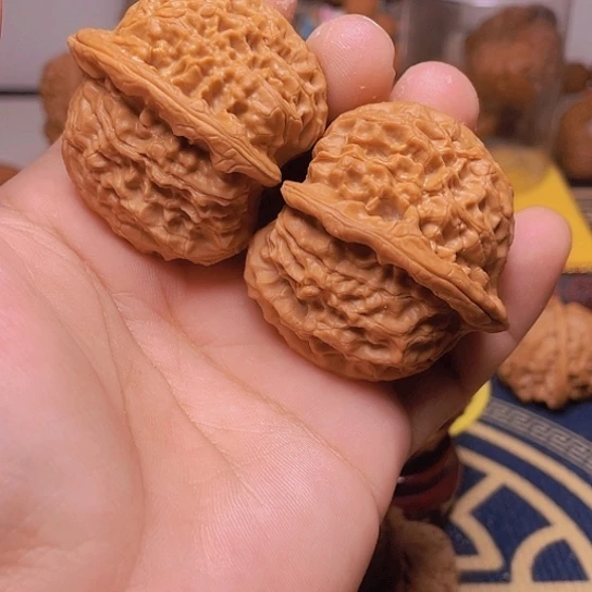 文玩核桃吊坠咚*锵46金麒麟