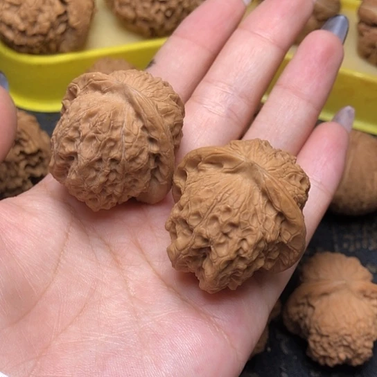 文玩核桃吊坠37血麒麟