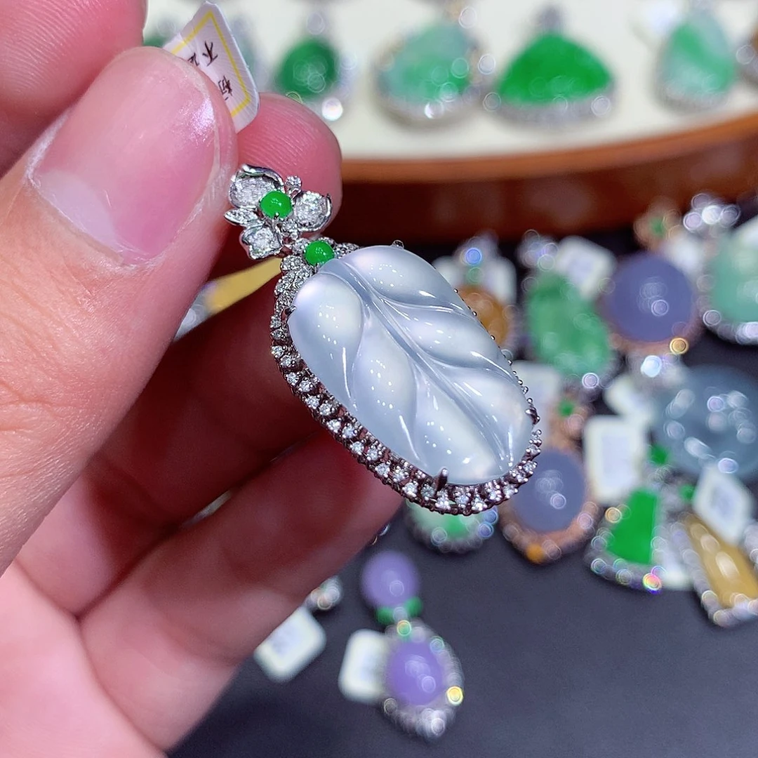 翡翠吊坠(不含链)18K金镶嵌