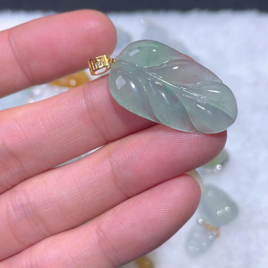 翡翠18K金镶嵌颈饰翡翠
