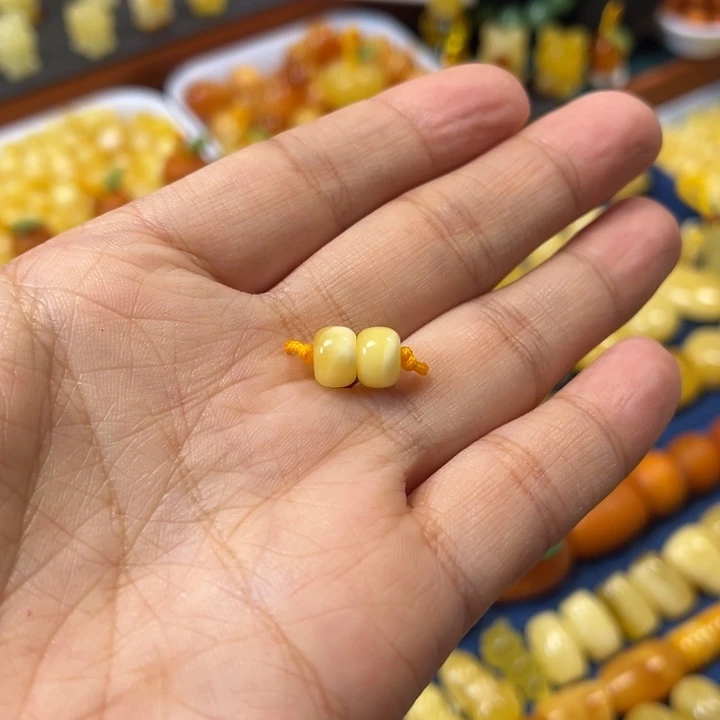 琥珀未镶嵌裸石卡7加墩墩一对