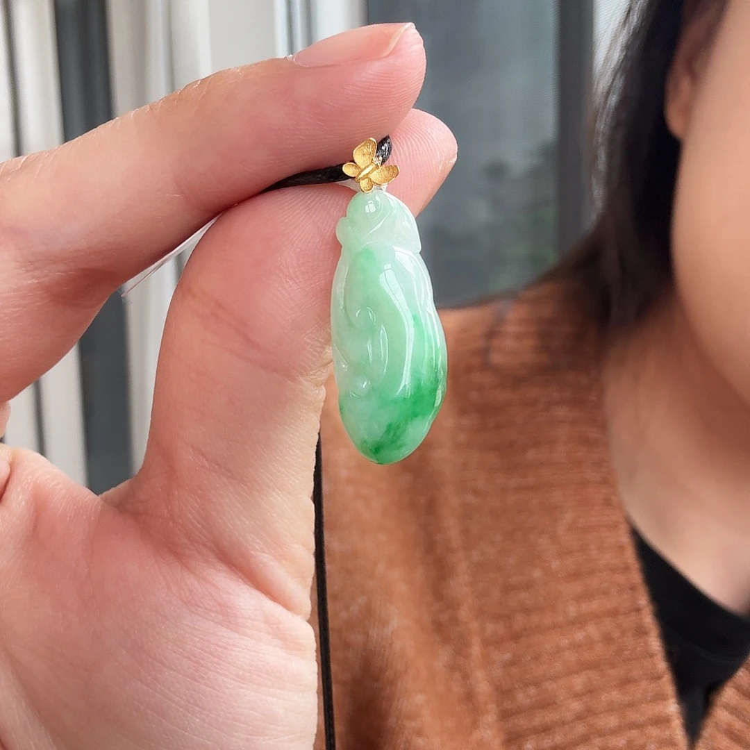 翡翠未镶嵌颈饰阳绿如意