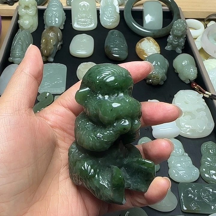 和田玉未镶嵌把件