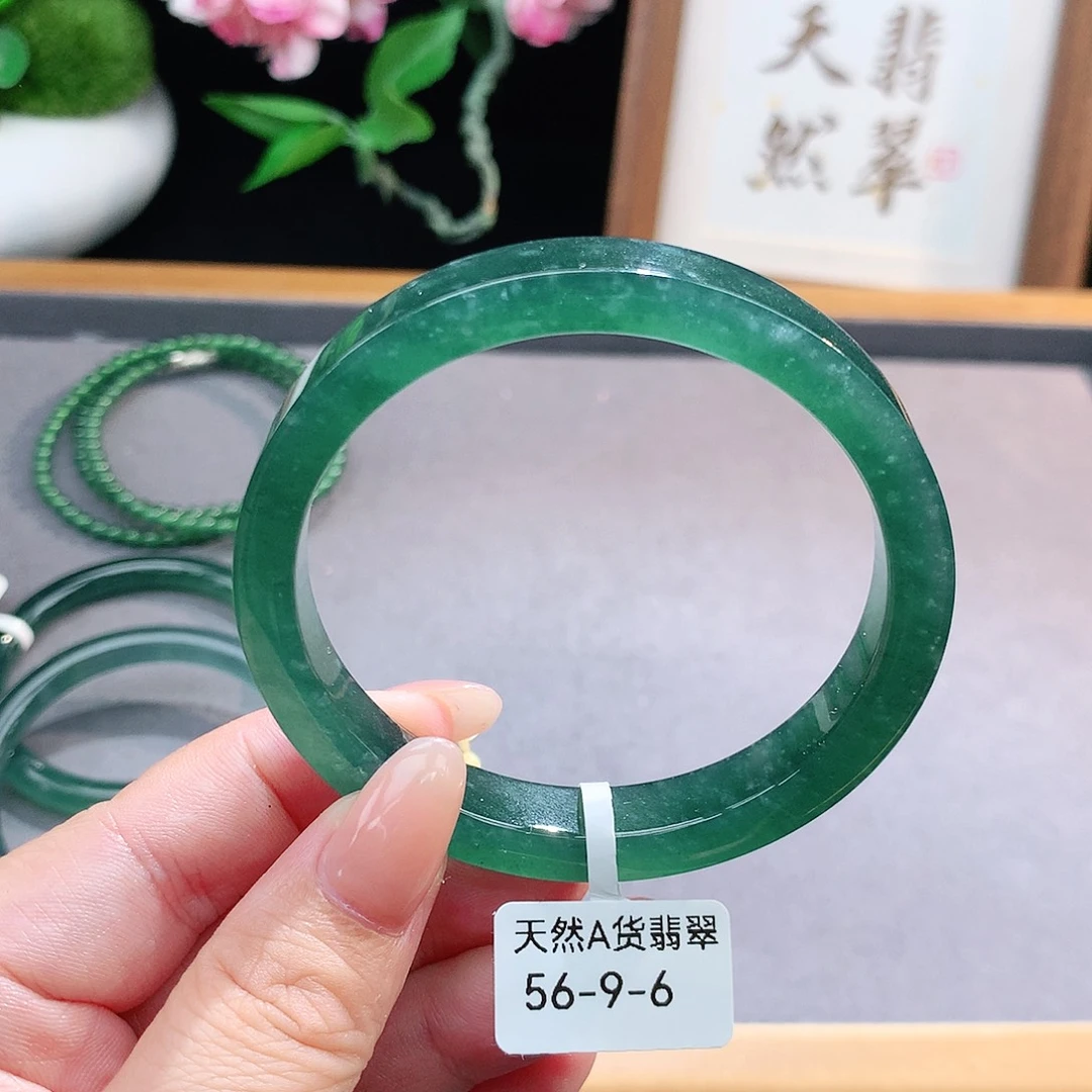 未镶嵌手镯（圆镯）翡翠