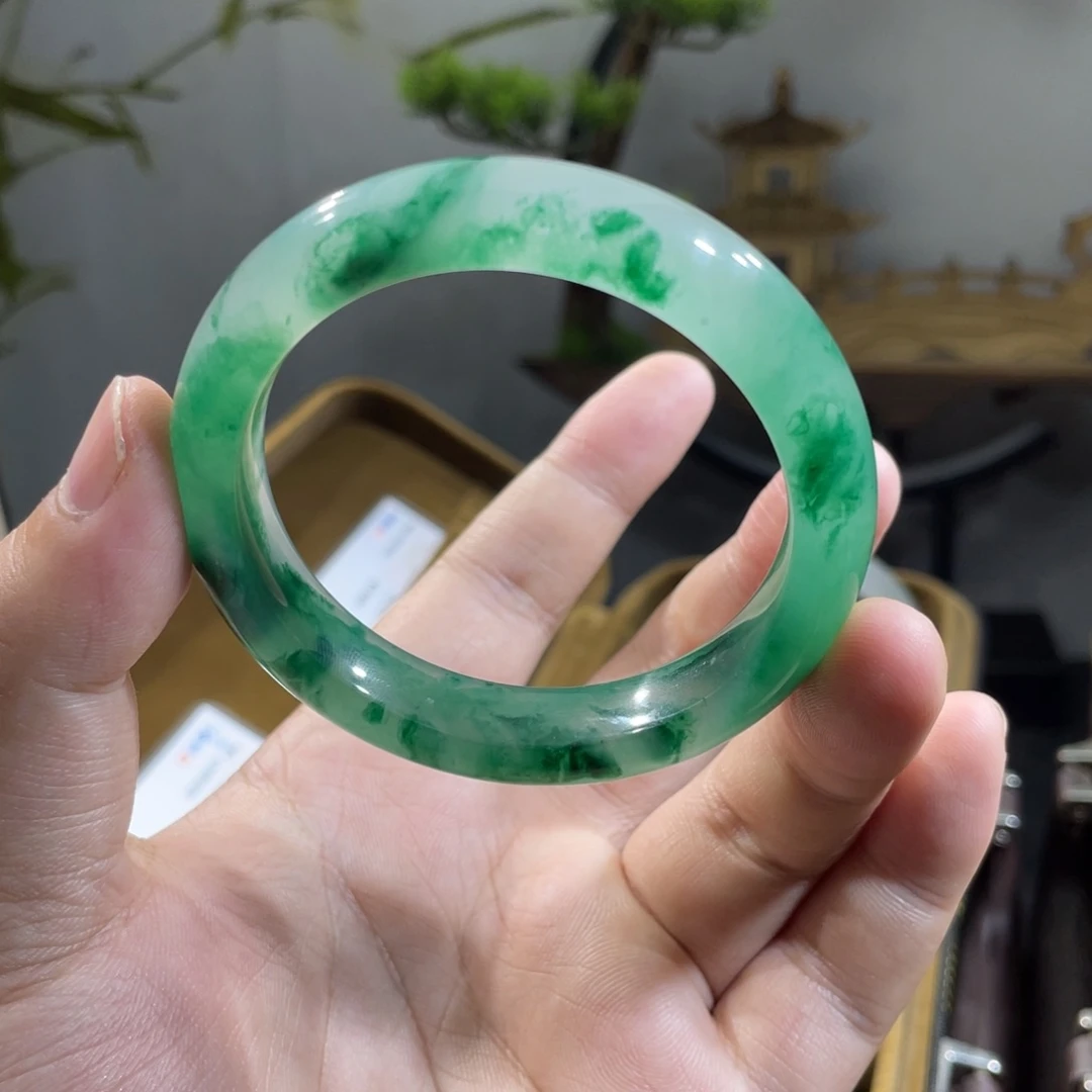 石英质玉（非洲翠）未镶嵌手镯