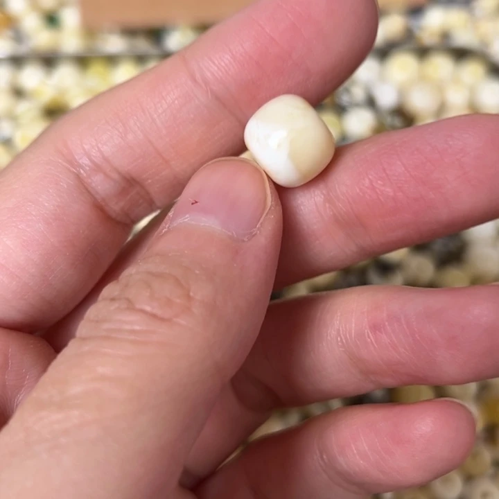 蜜蜡未镶嵌裸石11.1mm一个