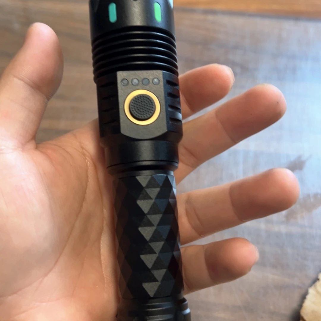 X6强光照射手电万流小直
