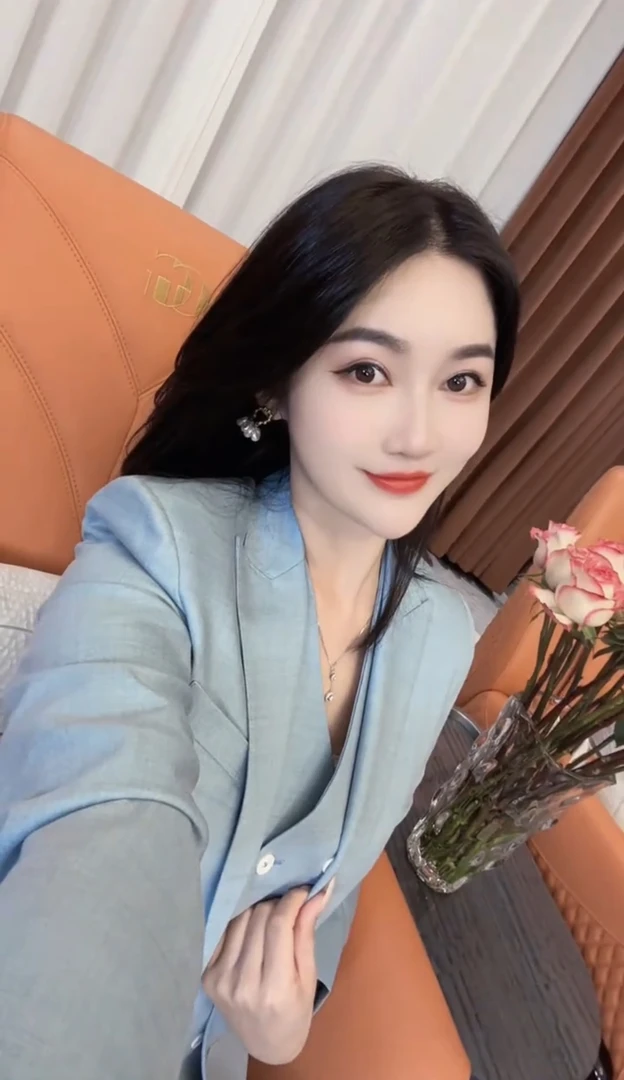 臻韩美2025经典浅蓝色三件套九分裤