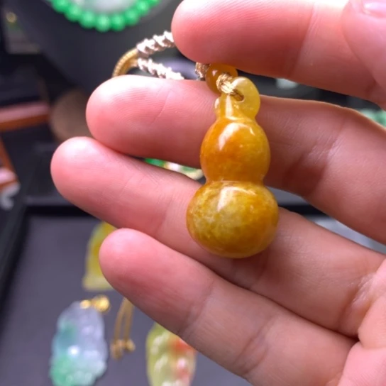 翡翠未镶嵌颈饰吊坠