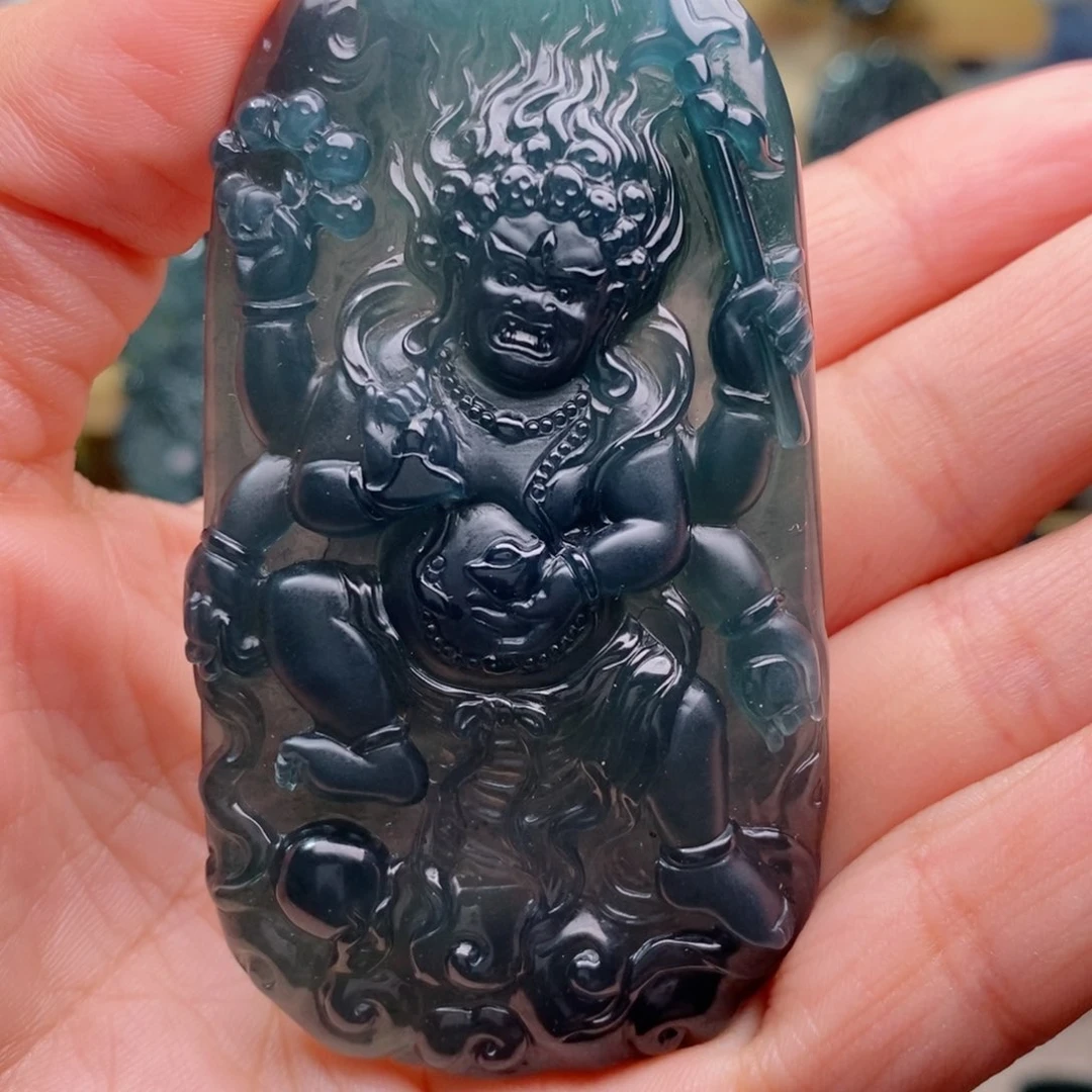 翡翠颈饰未镶嵌财**满不动明王