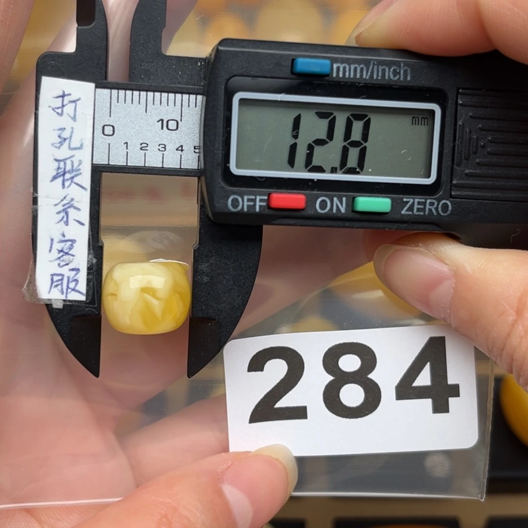 蜜蜡裸石未镶嵌蜜蜡