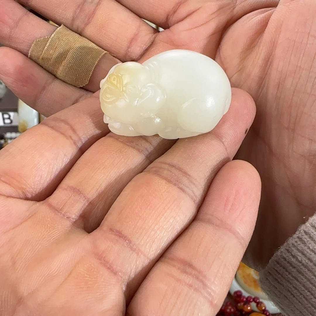 Q****和田玉（糖玉）未镶嵌颈饰