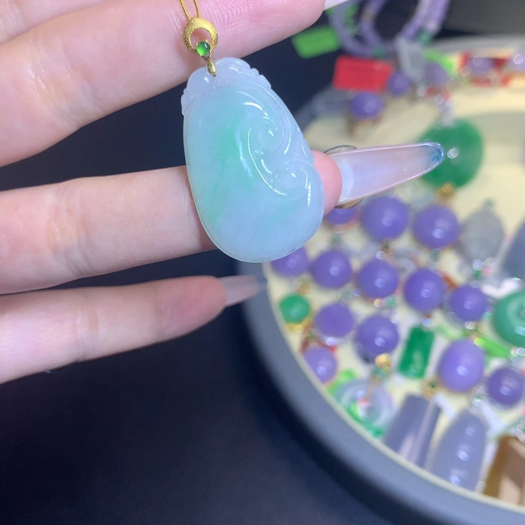 翡翠18K金镶嵌颈饰