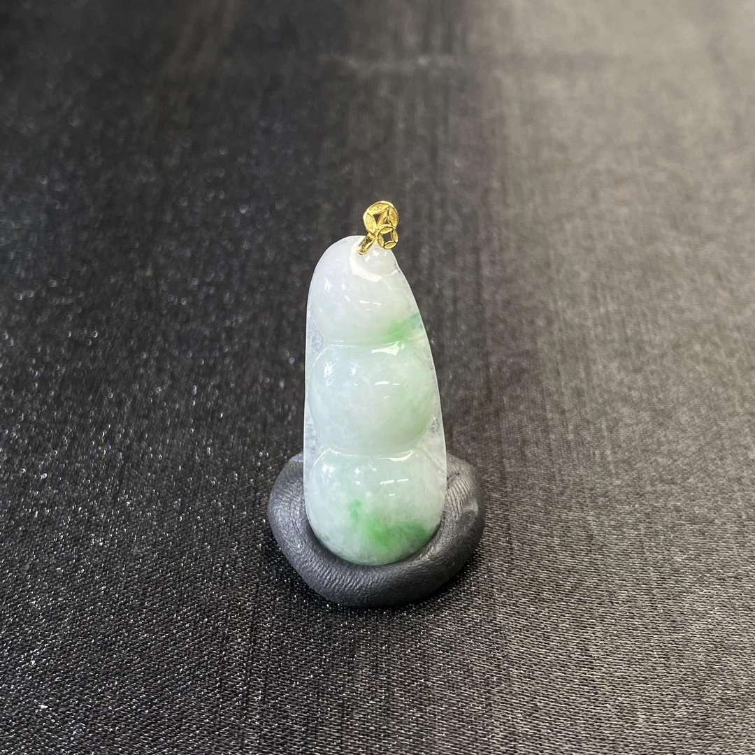 4天然缅甸翡翠A货18K阳绿福豆/900067/上海嘉禾拍卖
